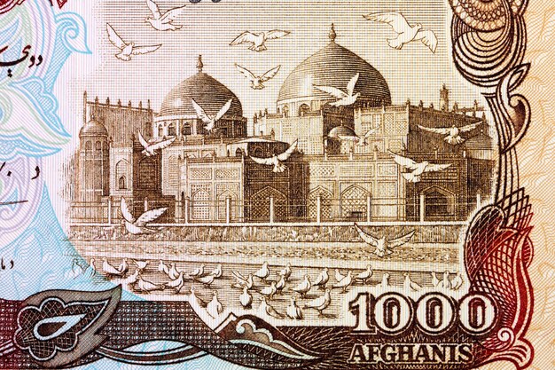 Mesquita em MazareSharif de dinheiro afegão
