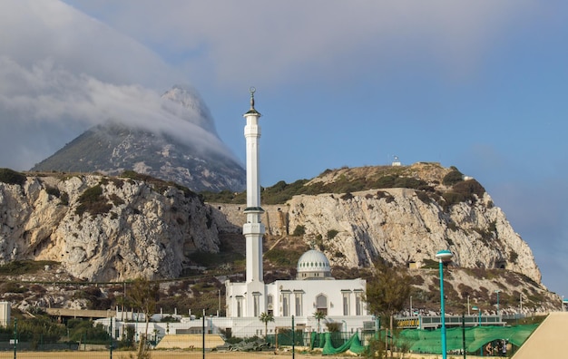 Mesquita Ibrahim-al-Ibrahim em Gibraltar contra o céu