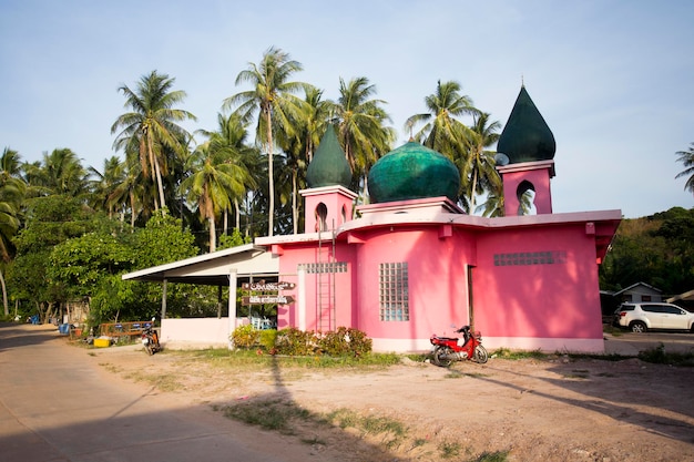 Mesquita nas ruas da vila piscatória da ilha de Ko Yao, no sul da Tailândia