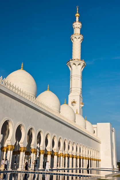 Mesquita Sheikh Zayed White em Abu Dhabi, Emirados Árabes Unidos