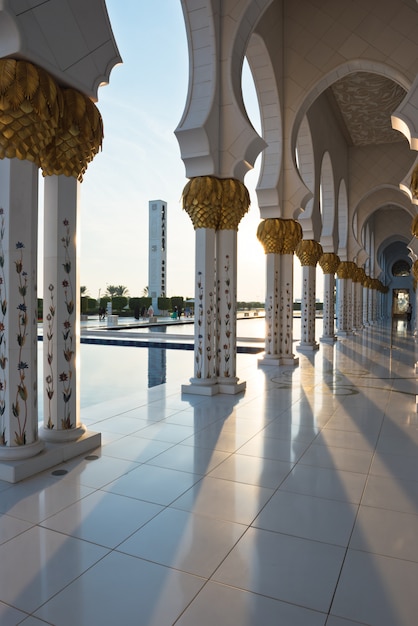 Mesquita Sheikh Zayed White em Abu Dhabi, Emirados Árabes Unidos