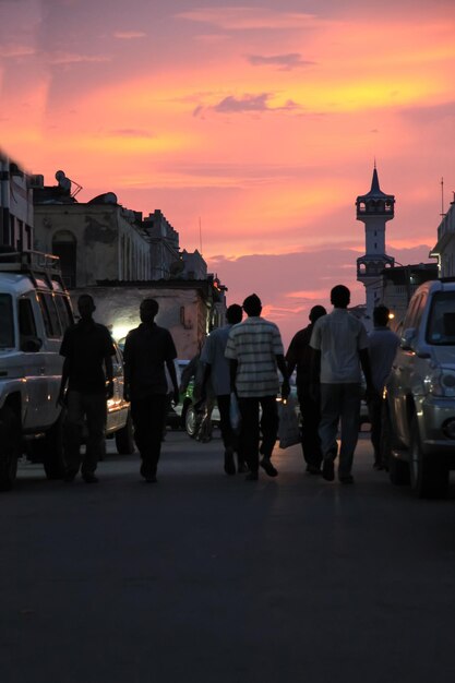 Foto mesquitas e edifícios com bela arquitetura nas ruas e avenidas da capital djibouti