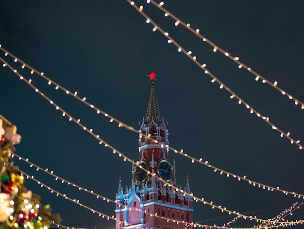 Foto messe auf dem roten platz spasskaya-turm