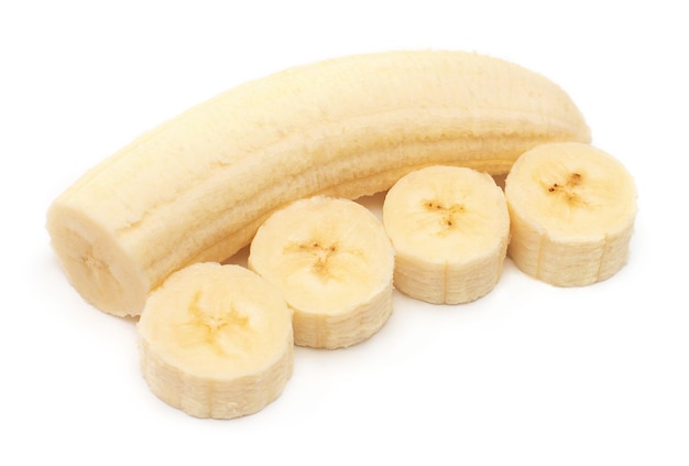 Metade de banana e fatia isoladas em fundo branco Vista superior plana
