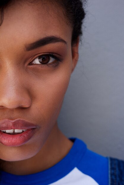 Foto metade, rosto, retrato, de, mulher americana africana