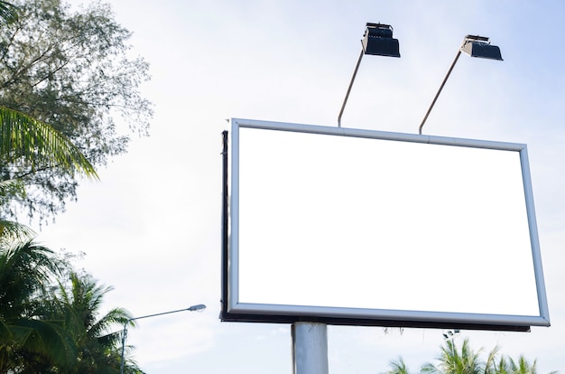 Metall Billboard auf der lokalen Straße