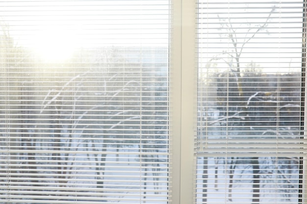 Metalljalousien am Fenster Die Textur der Jalousien Jalousien Hintergrund