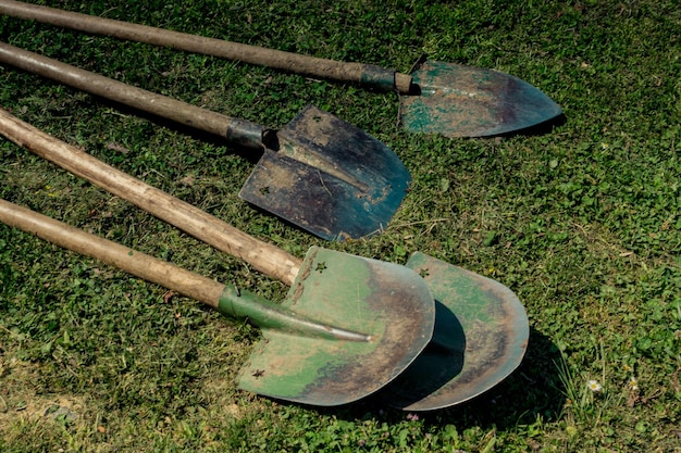 Metallschaufel oder Gartenspaten