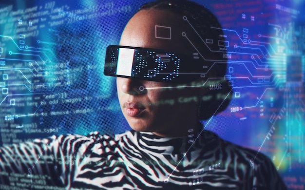 Metaverso mujer y gafas de realidad aumentada con superposición para tablero de transformación digital Cara de persona con tecnología vr para holograma en cibernético y mundo 3d para big data ux y codificación futurista