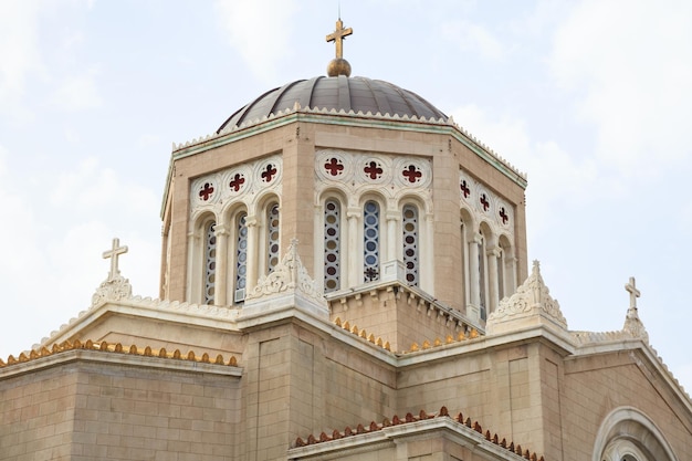 Metropolis griechisch-orthodoxe Kathedrale in Athen Bewölkter Himmel über der Panagia-Verkündigungskirche