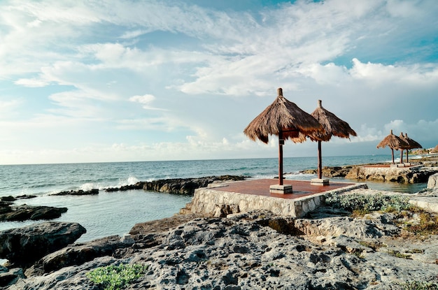 México Resort en el mar Caribe riviera maya Playa arrecifes de coral costa rocosa Descanso y relajación en el Caribe Hermoso paisaje del mar Caribe Puerto Aventurasx9