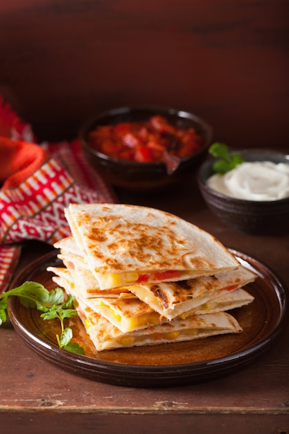 Mexikanische Quesadilla mit Tomatenmaiskäse