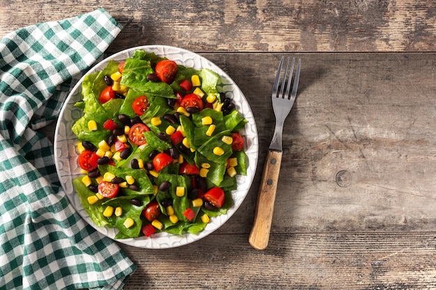 Mexikanischer Salat mit frischem Gemüse