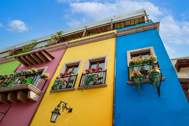 Mexiko Monterrey bunte Kolonialhäuser in der Altstadt Barrio Antiguo