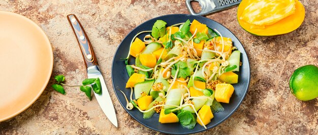 Mezcla de ensalada de frutas y verduras