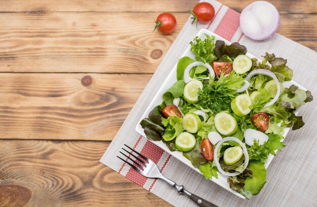 Mezcla Ensalada y Saludable. Verduras orgánicas frescas para cocinar alimentos dietéticos.