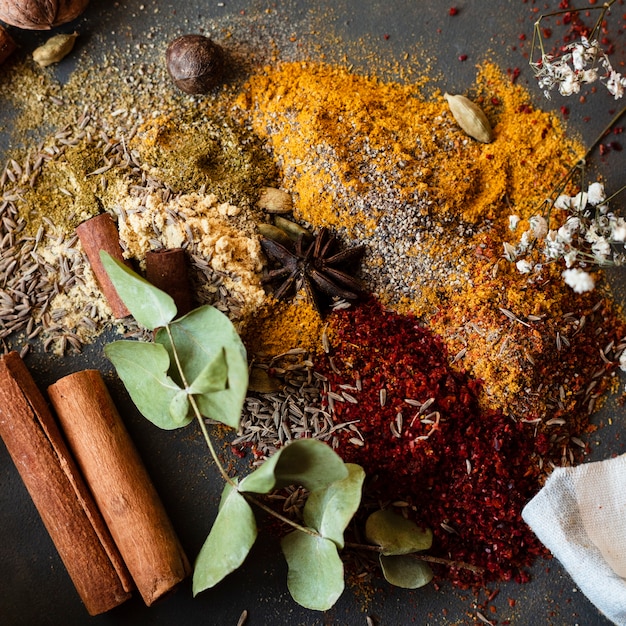 Foto mezcla de especias tradicionales indias