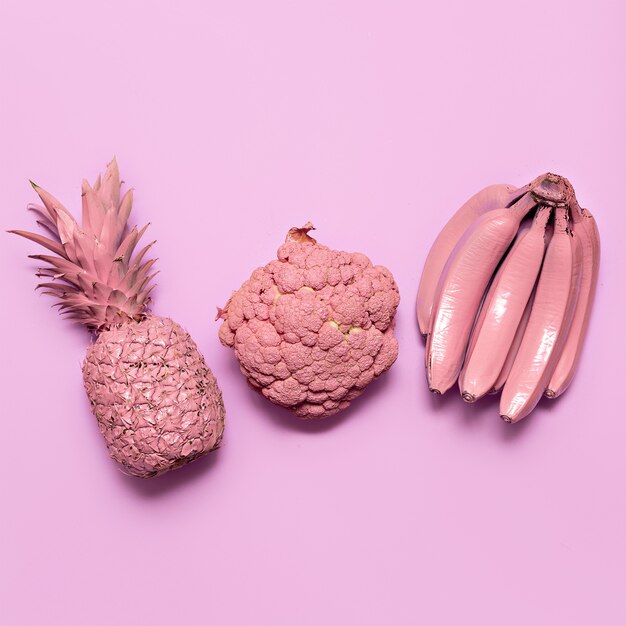 Mezcla frutas y verduras en pintura rosa Arte minimalista surrealista Stilfile fashion vegan