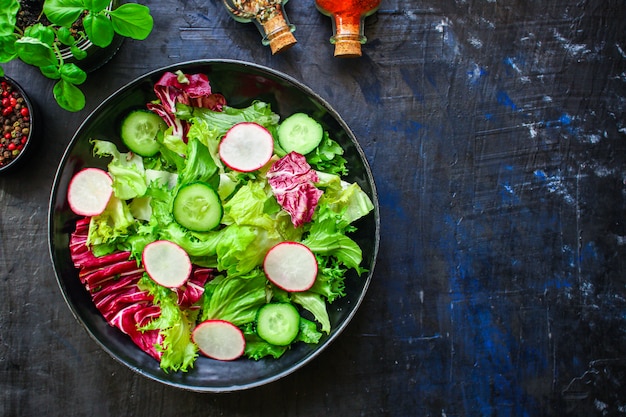 Mezcla de hojas de ensalada saludable