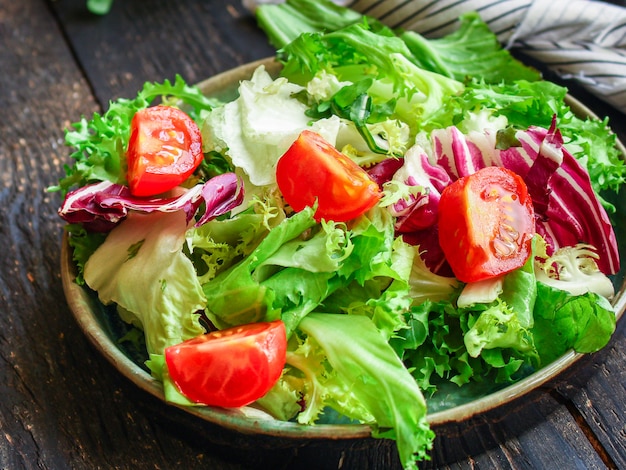 Mezcla de hojas de ensalada saludable