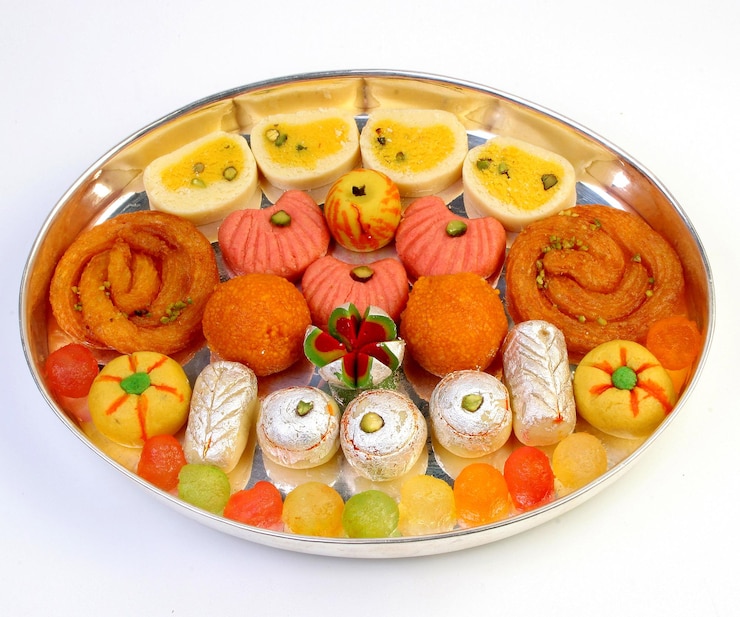 Mezcla tradicional india de alimentos dulces o mezcla Mithai