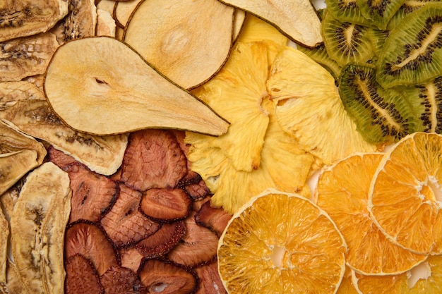 Foto mezcla de varios frutos secos comida dietética tentempiés naturales y saludables chips dietéticos elaborados con frutos secos