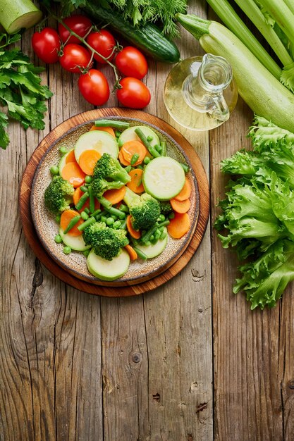 Mezcla de verduras hervidas verduras al vapor para la dieta baja en calorías brócoli