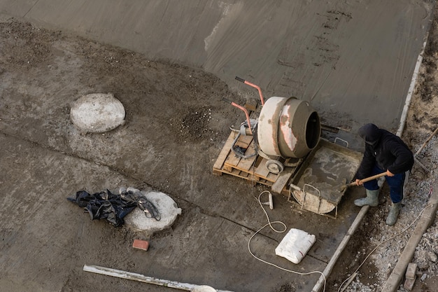 Mezclador de cemento en un sitio de construcción