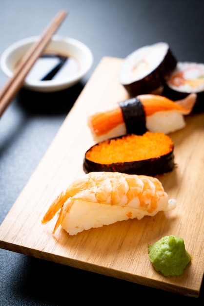 Foto mezclar sushi set