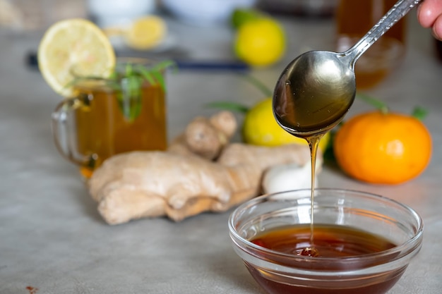 Mezclas de miel jengibre y ajo que son útiles en el frío y refrescantes para el cuerpo