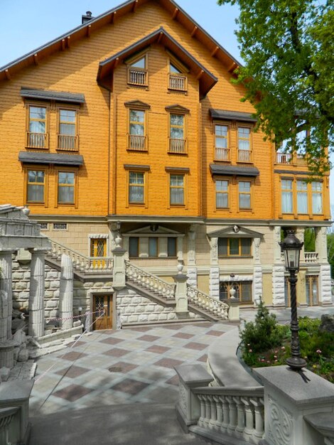 Mezhyhirya Nationalpark, Novi Petrivtsi, Kiew-Region, Ukraine: Museum der Korruption. Der große Naturkomplex Mezgyhirya Residence mit einem schönen Garten, einer Kaskade von Seen. Hochwertiges Foto