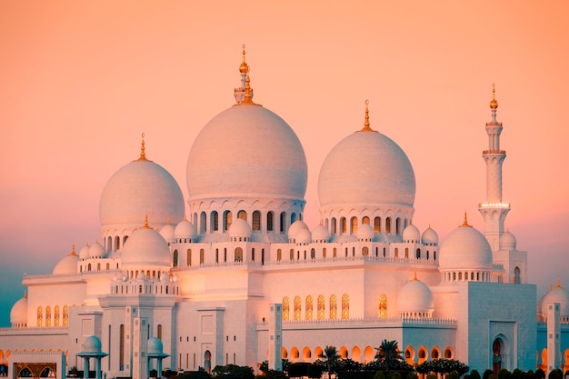 Mezquita de Abu Dhabi Sheikh Zayed al atardecer