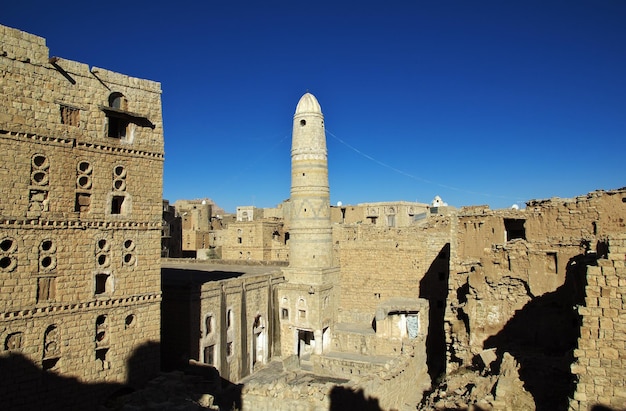 La mezquita antigua en el pueblo de Thula Yemen