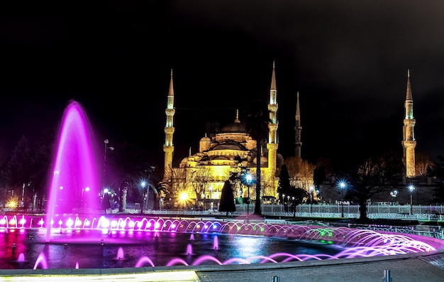 Mezquita azul en la noche Estambul Turquía