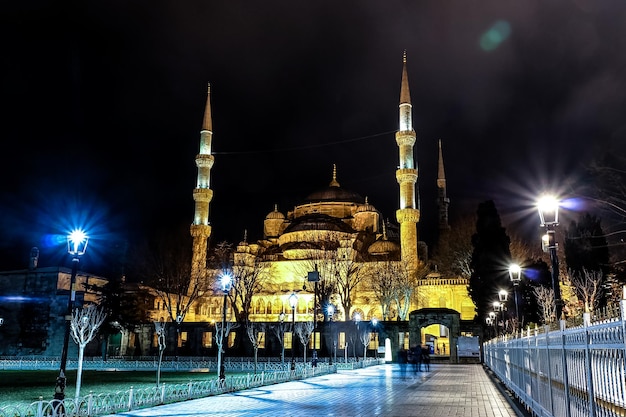 Mezquita azul en la noche Estambul Turquía