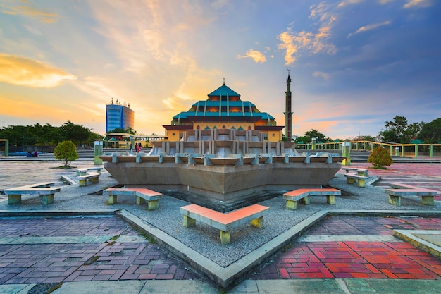 Mezquita de Batam al atardecer arquitectura de la mezquita