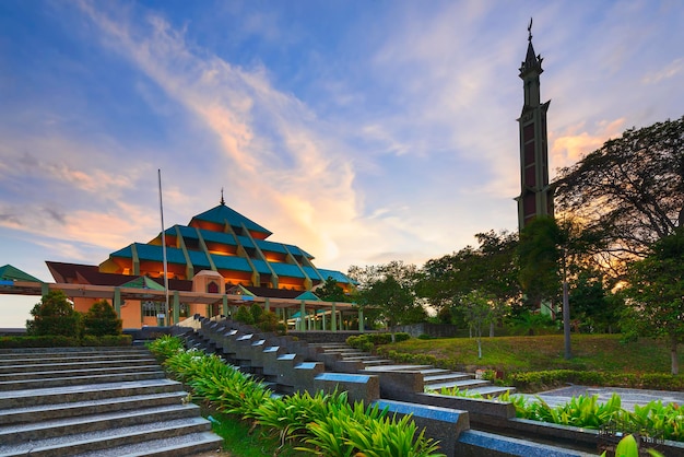 Foto mezquita de batam al atardecer arquitectura de la mezquita