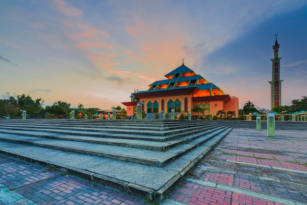 Foto mezquita de batam al atardecer arquitectura de la mezquita