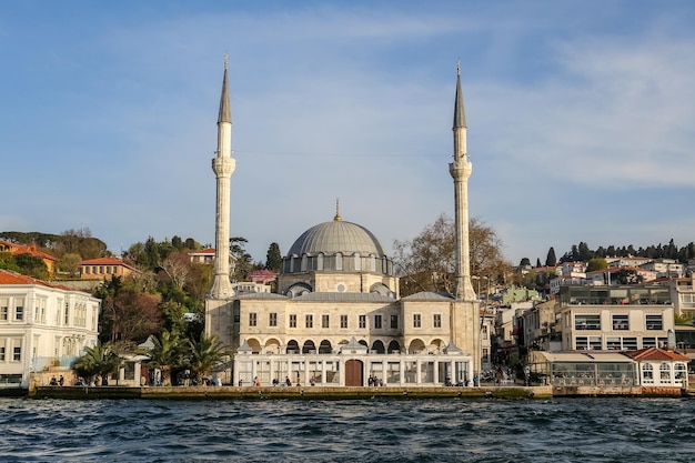 Mezquita Beylerbeyi en Estambul Turquía