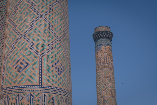 Foto mezquita bibikhanym en samarcanda, uzbekistán cielo azul con espacio de copia para el texto