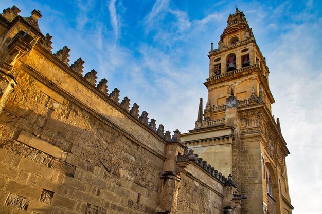 Foto mezquita cathedraln el corazón del centro histórico de córdoba en españa