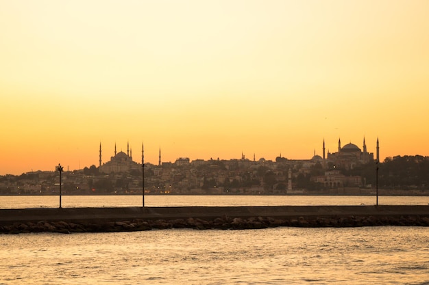 Mezquita de estilo otomano en Estambul