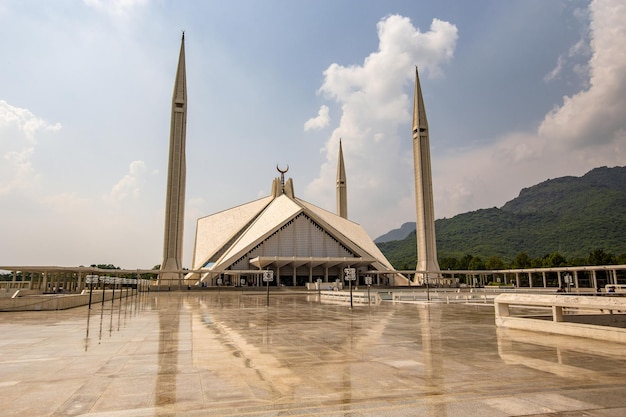 La Mezquita Faisal Masjid en Islamabad, Pakistán.