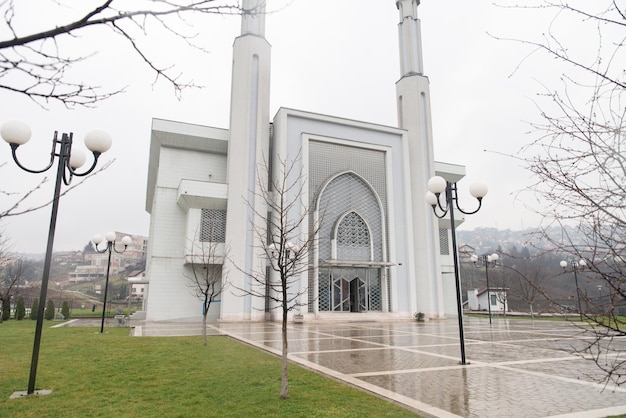 Foto mezquita istiqlal en sarajevo bosnia y herzegovina