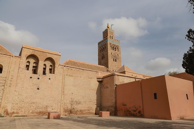 Mezquita Kutubiyya en la ciudad de Marrakech en Marruecos