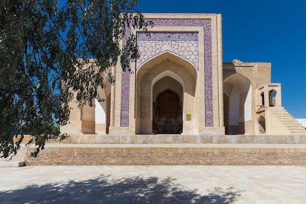 Mezquita Namazgah es un antiguo espacio para oraciones con techos abiertos y lados Bukhara Uzbekistán