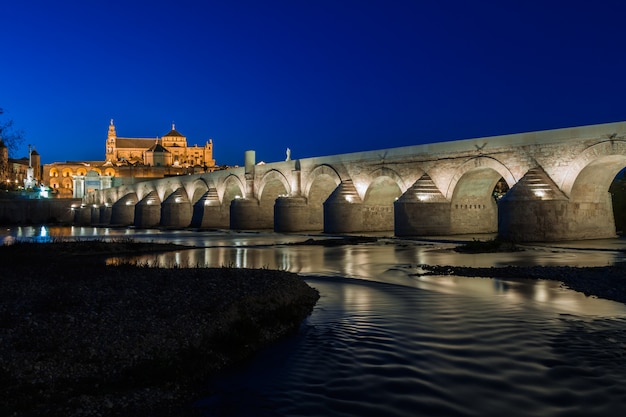 Mezquita y puente romano