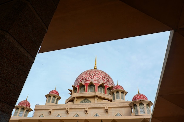 Mezquita de Putra, la atracción turística más famosa de Kuala Lumpur, Malasia / Putrajaya Masjid Putra