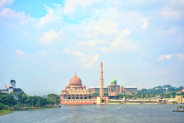 Mezquita de Putra en Putrajaya, Malasia