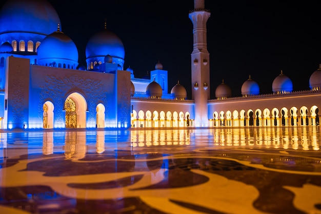 Foto mezquita sheikh zayed en abu dhabi, eau